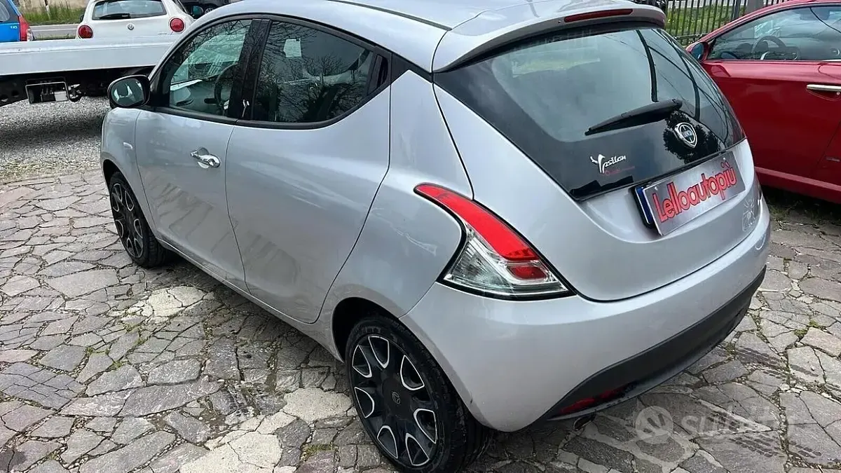 Usata Lancia Ypsilon S 69 CV (50 kW) 2014 Grigio Utilitaria