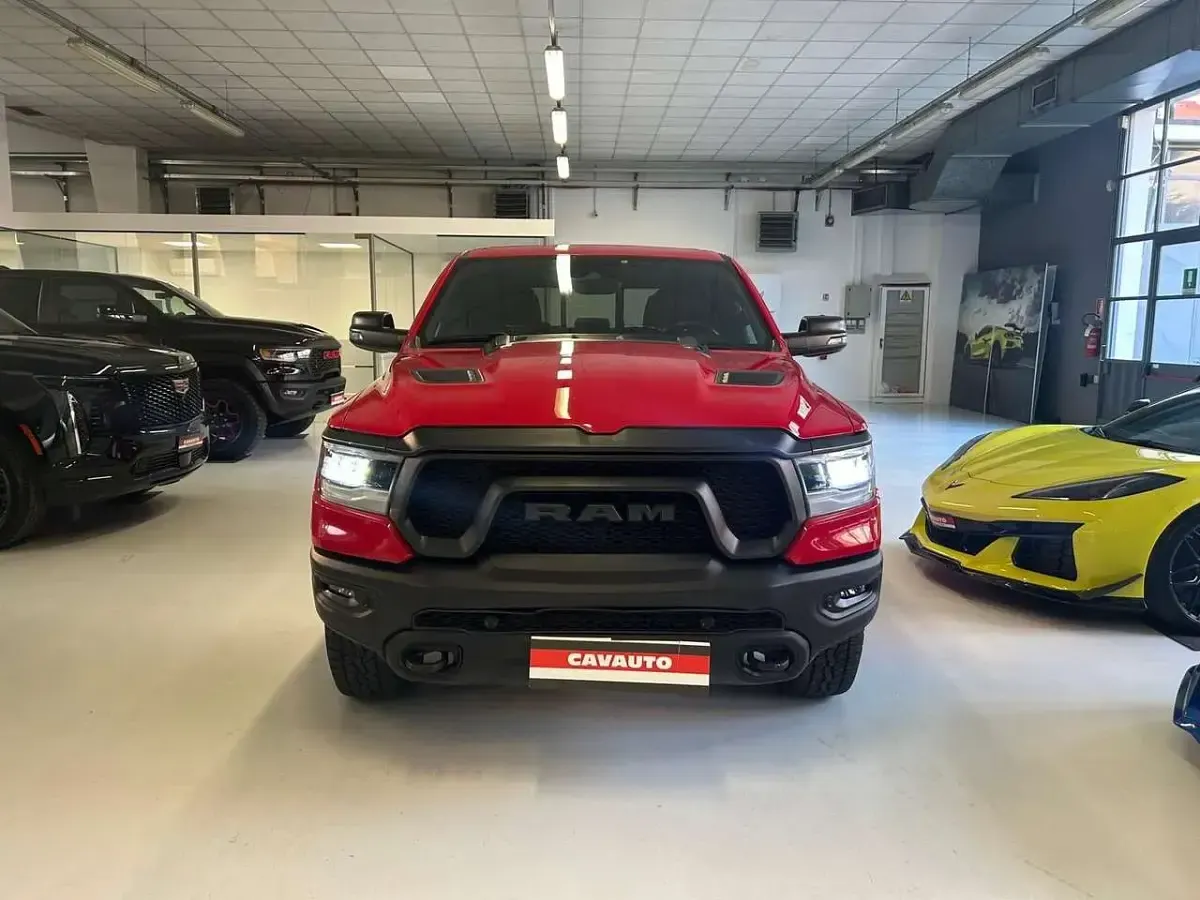 Usata RAM 1500 401 CV (294 kW) 2024 Rosso Pick-up