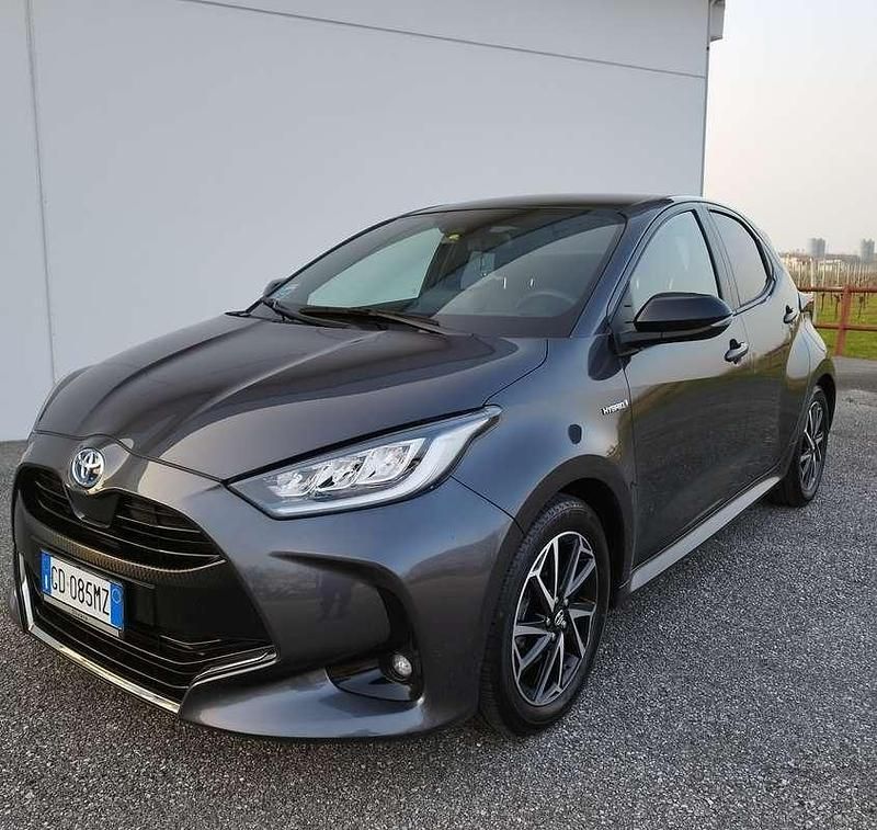 Usata Toyota Yaris Hybrid Lounge 116 CV (85 kW) 2021 Berlina