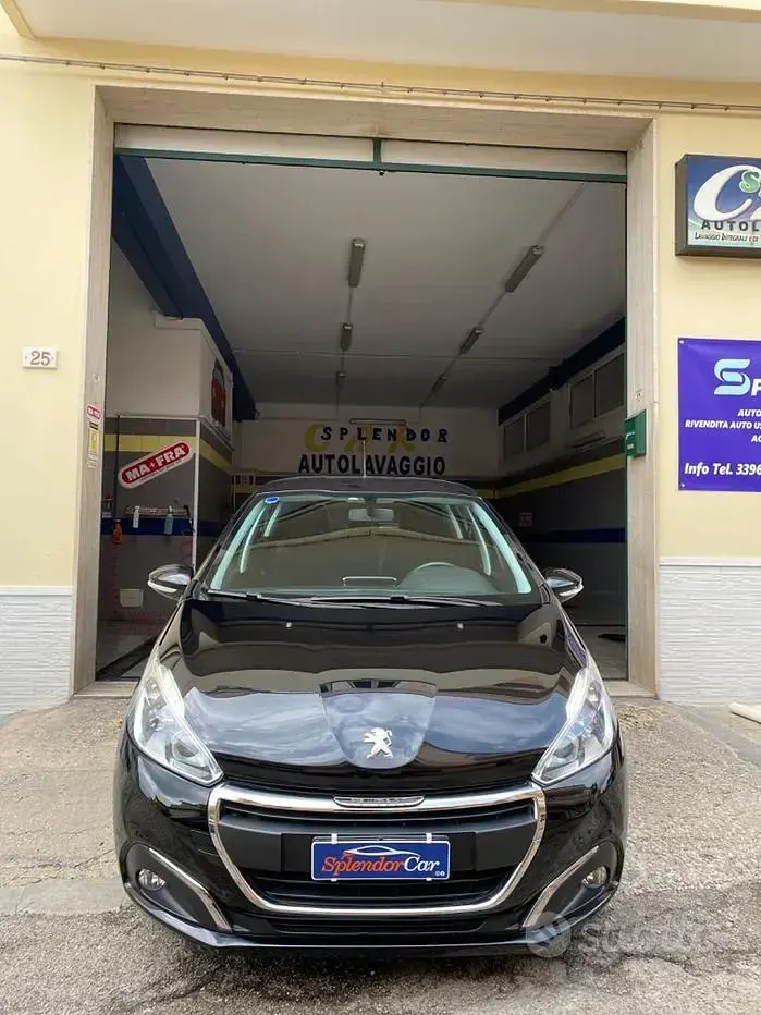 Usata Peugeot 208 Allure 102 CV (75 kW) 2019 Nero Utilitaria