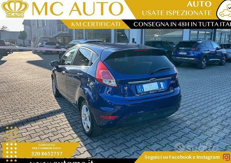 Usata Ford Fiesta 75 CV (55 kW) 2015 Blu Berlina