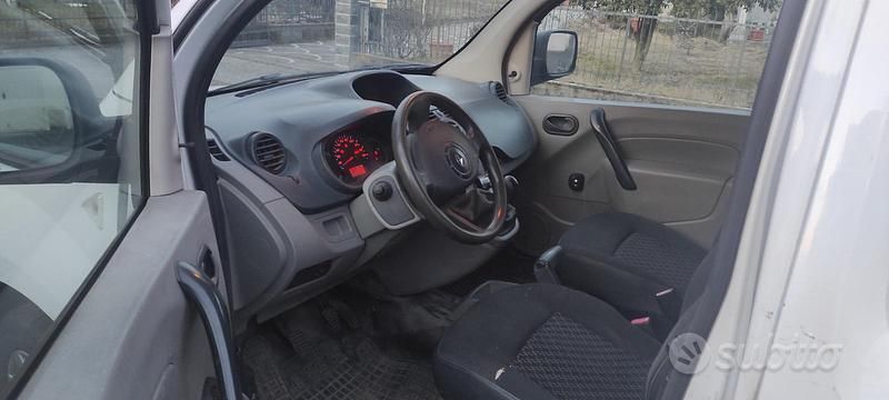 Usata Renault Kangoo Privilege 84 CV (61 kW) 2010 Monovolume
