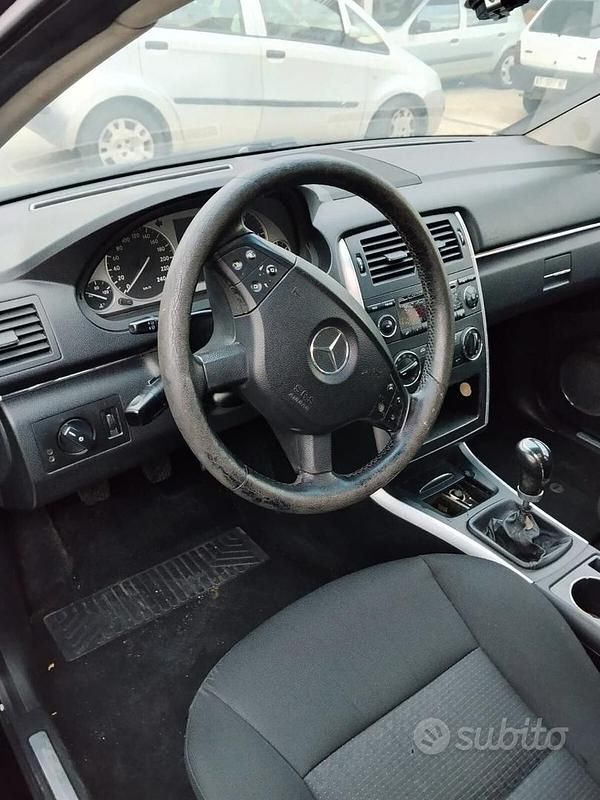 Usata Mercedes B180 109 CV (80 kW) 2007 Other Monovolume