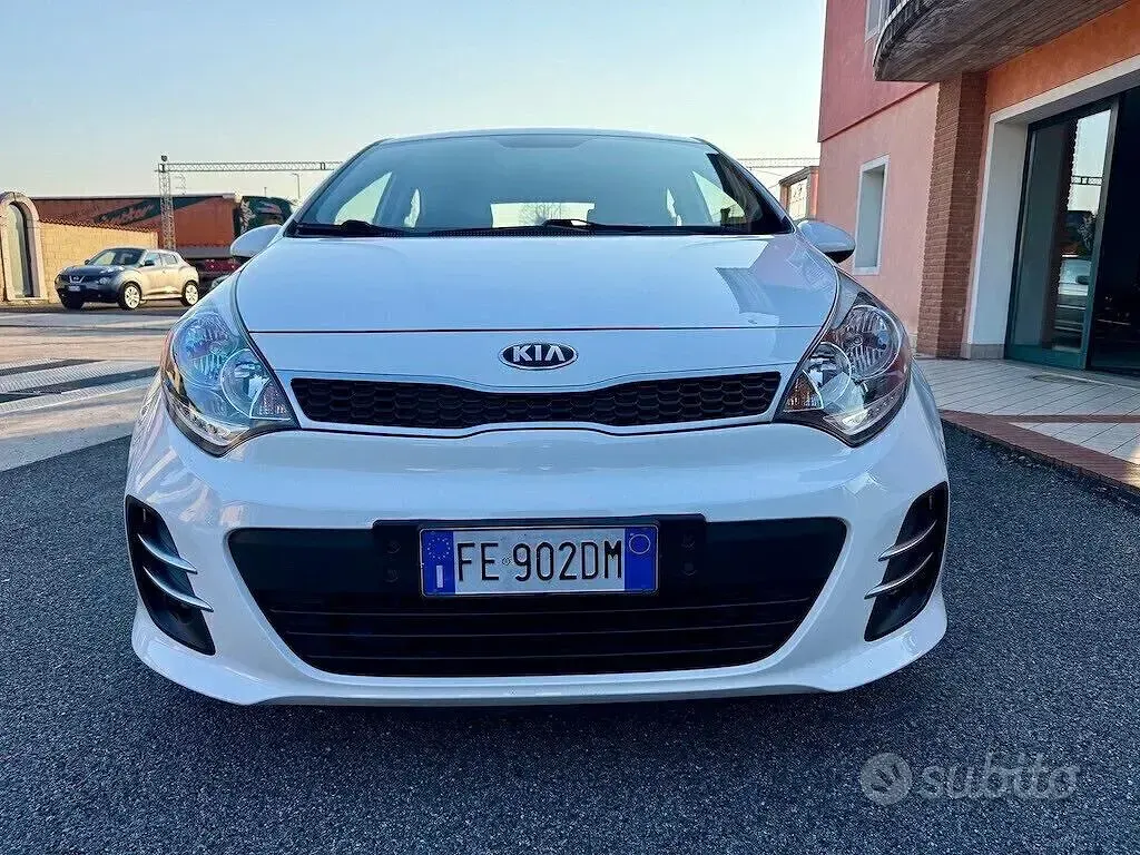 Usata Kia Rio Active 85 CV (62 kW) 2016 Bianco Utilitaria