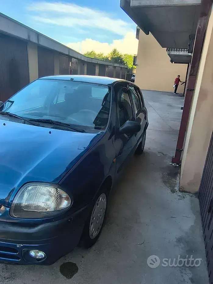Usata Renault Clio II 75 CV (55 kW) 1998 Bluazzurro Berlina
