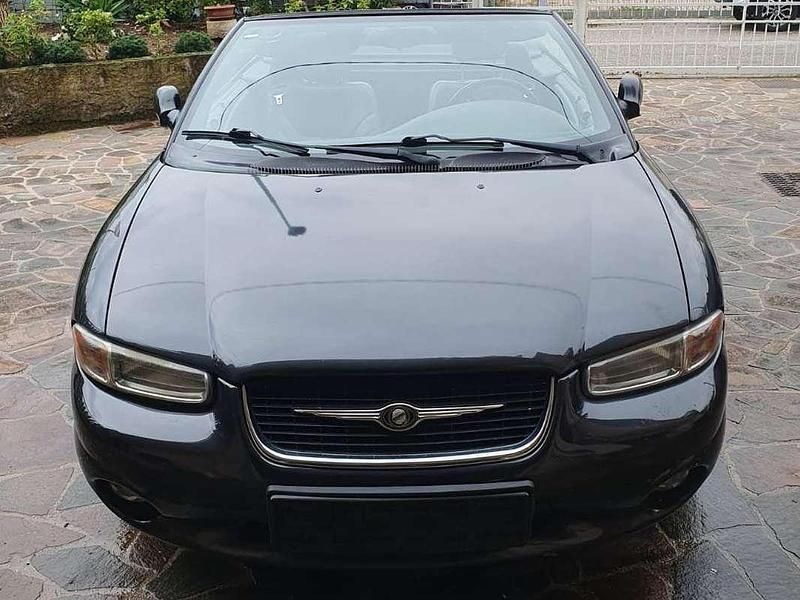 Usata Chrysler Stratus 133 CV (97 kW) 1999 Nero Cabrio
