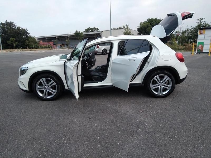 Usata Mercedes GLA200 136 CV (100 kW) 2015 Argento SUV