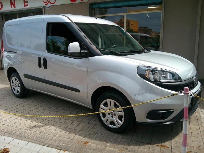 Usata Fiat Doblò 95 CV (69 kW) 2020 Grigio Monovolume