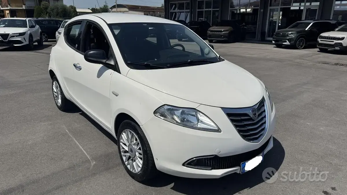 Usata Lancia Ypsilon 80 CV (58 kW) 2015 Bianco Utilitaria