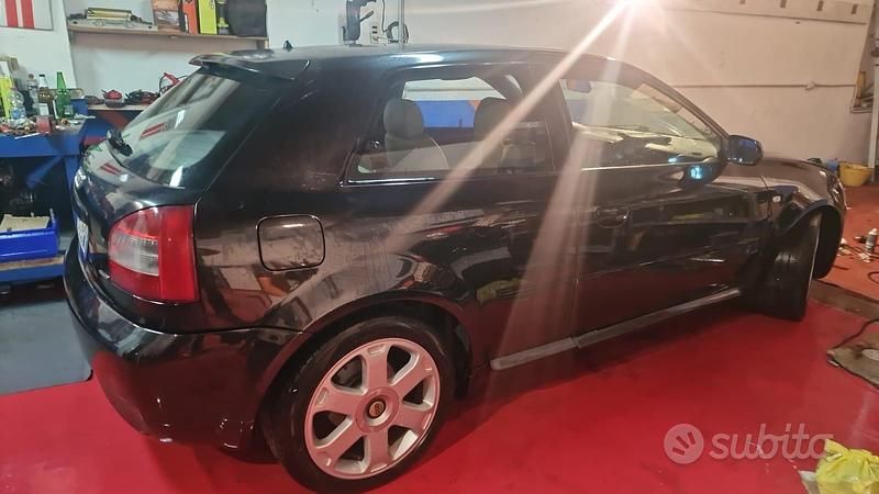 Usata Audi S3 210 CV (154 kW) 1999 Nero Utilitaria