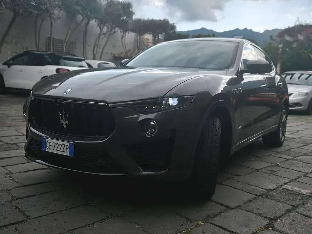 Usata Maserati Levante 349 CV (256 kW) 2021 Grigio SUV