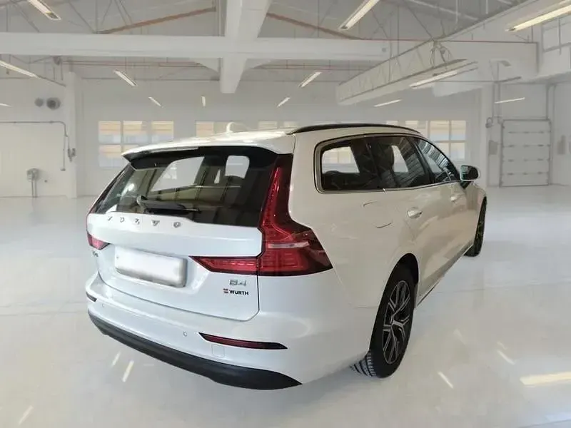 Usata Volvo V60 Core 197 CV (144 kW) 2023 Bianco Station wagon