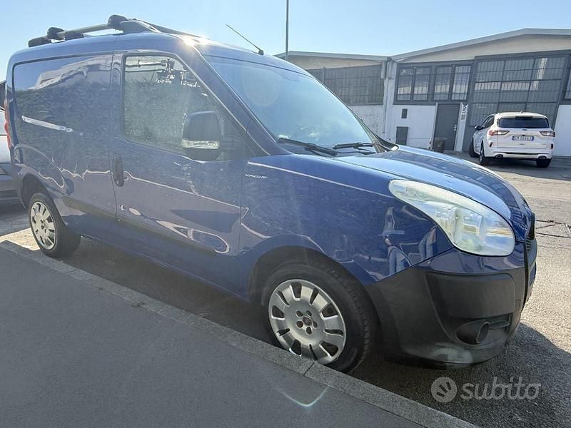 Usata Fiat Doblò 95 CV (69 kW) 2011 Blu Monovolume