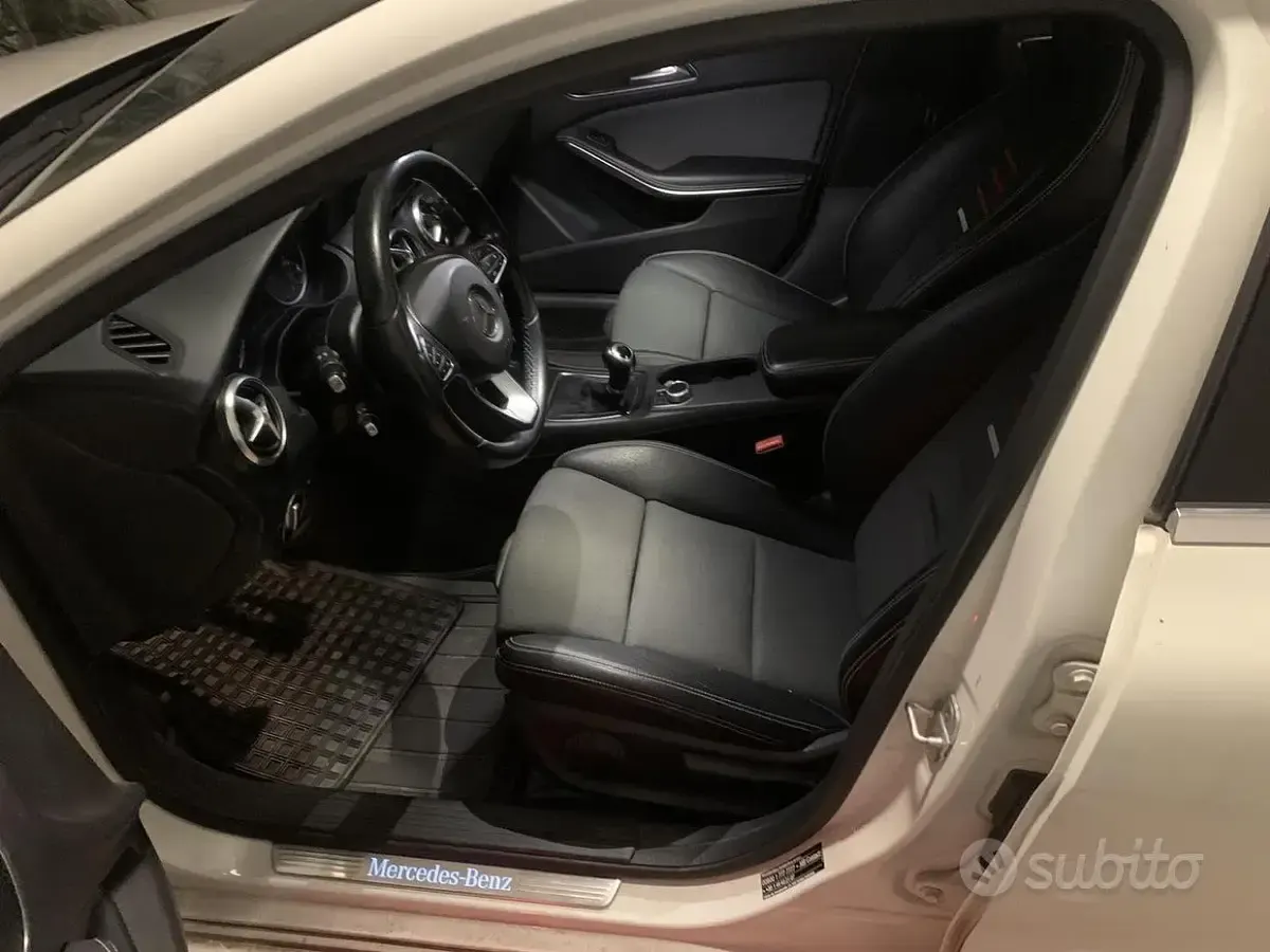 Usata Mercedes A180 109 CV (80 kW) 2016 Bianco Berlina