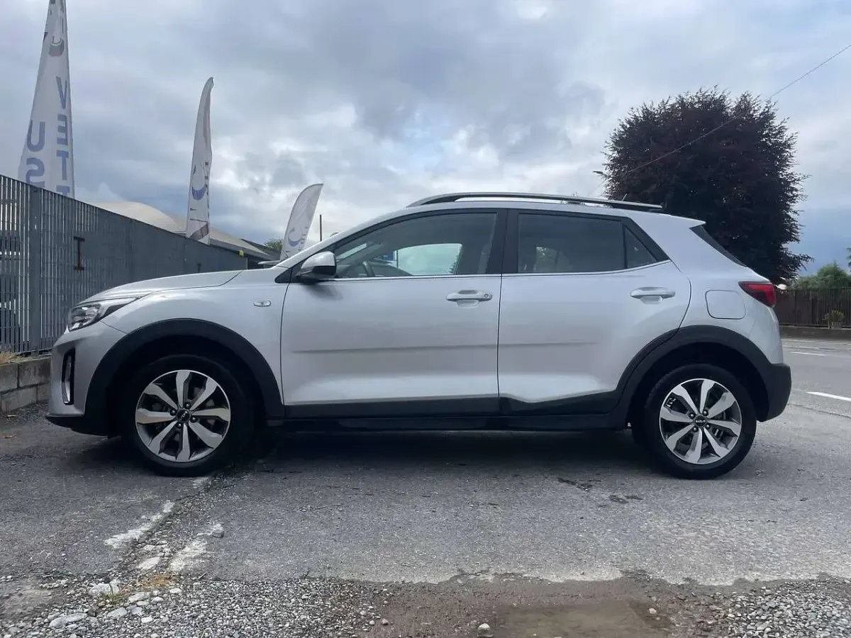 Usata Kia Stonic Style 84 CV (61 kW) 2022 Argento SUV