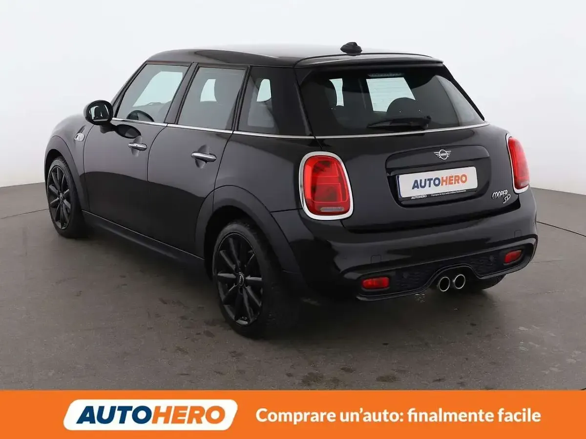 Begagnad Mini Cooper SD 170 HK (125 kW) 2019 Svart Halvkombi