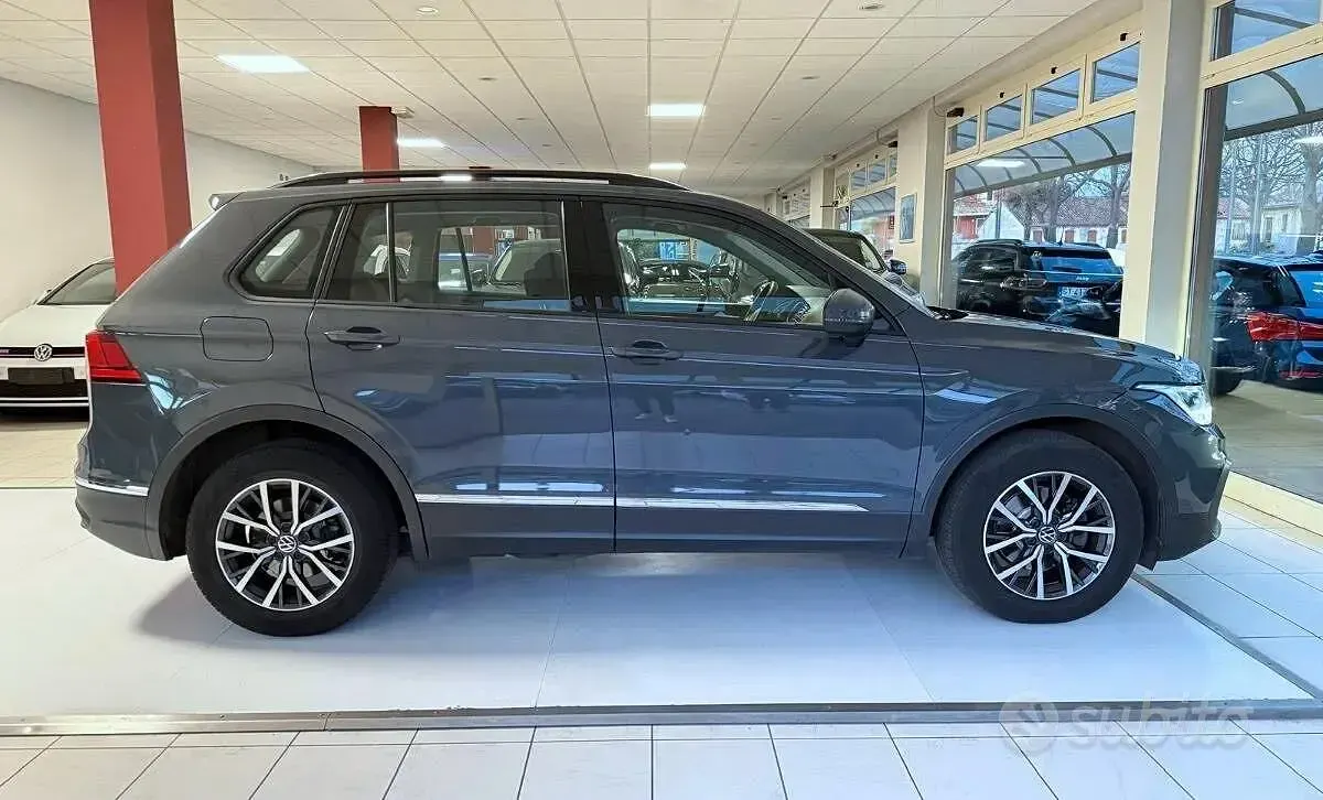 Usata VW Tiguan Life 150 CV (110 kW) 2023 Grigio SUV