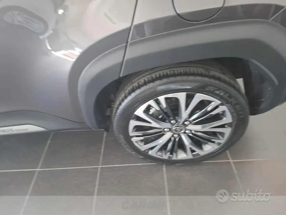Usata Toyota Yaris Cross Lounge 116 CV (85 kW) 2023 Grigio SUV