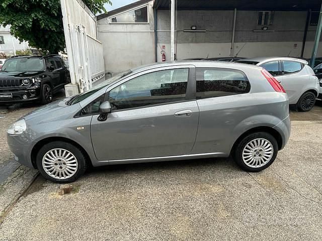 Usata Fiat Grande Punto Dynamic 65 CV (47 kW) 2007 Grigio Utilitaria