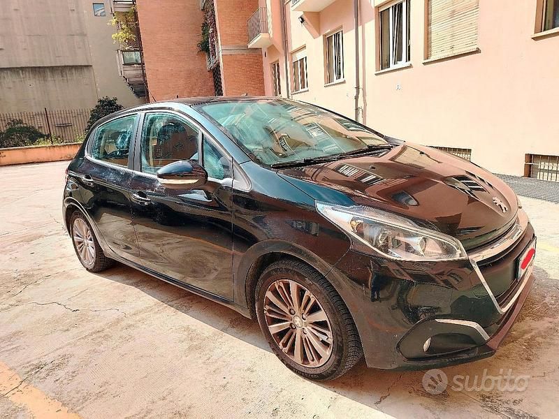 Usata Peugeot 208 Access 82 CV (60 kW) 2016 Nero Utilitaria