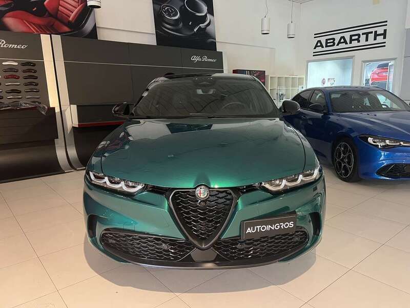 Nuova Alfa Romeo Tonale 159 CV (116 kW) 2025 Verde montreal con tetto nero SUV