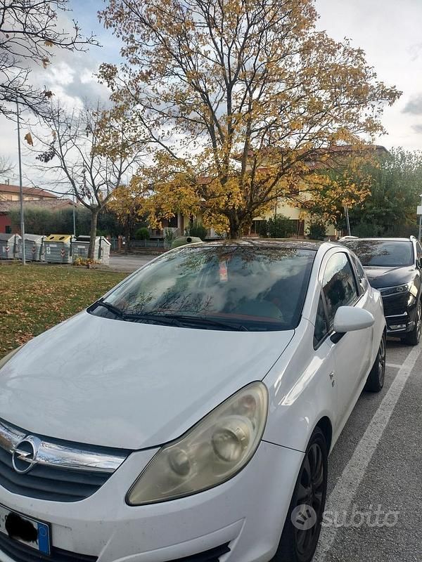 Usata Opel Corsa 80 CV (58 kW) 2010 Bianco Utilitaria
