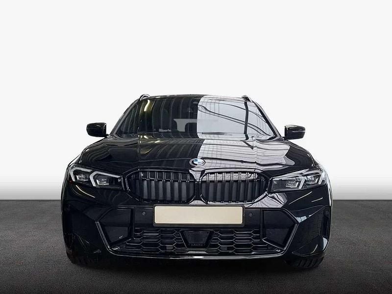 Usata BMW 330 M Sport 258 CV (189 kW) 2025 Nero zaffiro Station wagon