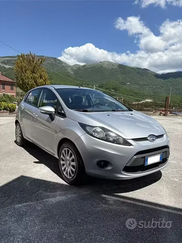 Usata Ford Fiesta 68 CV (50 kW) 2010 Grigio Utilitaria