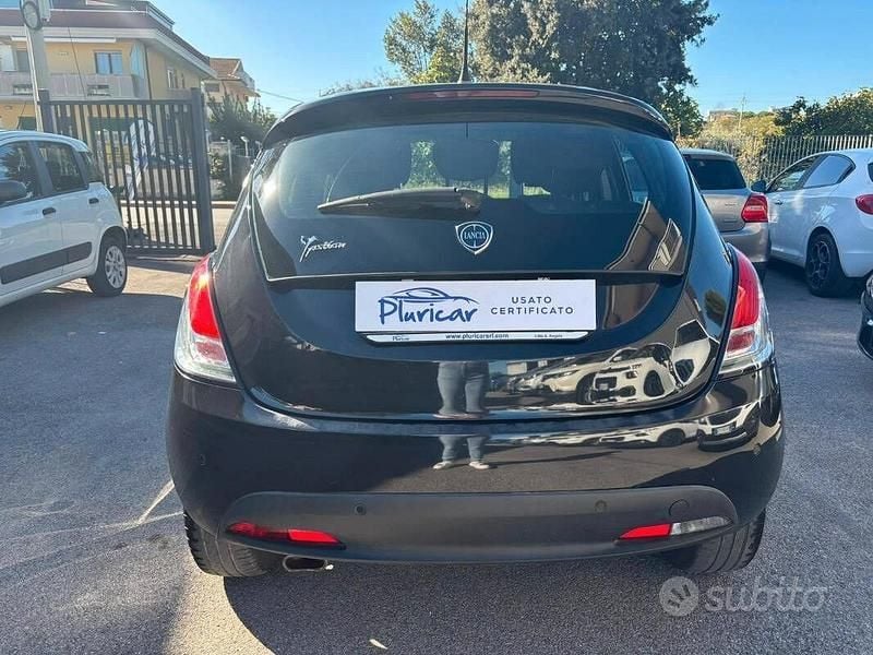 Usata Lancia Ypsilon Silver 69 CV (50 kW) 2015 Nero Utilitaria