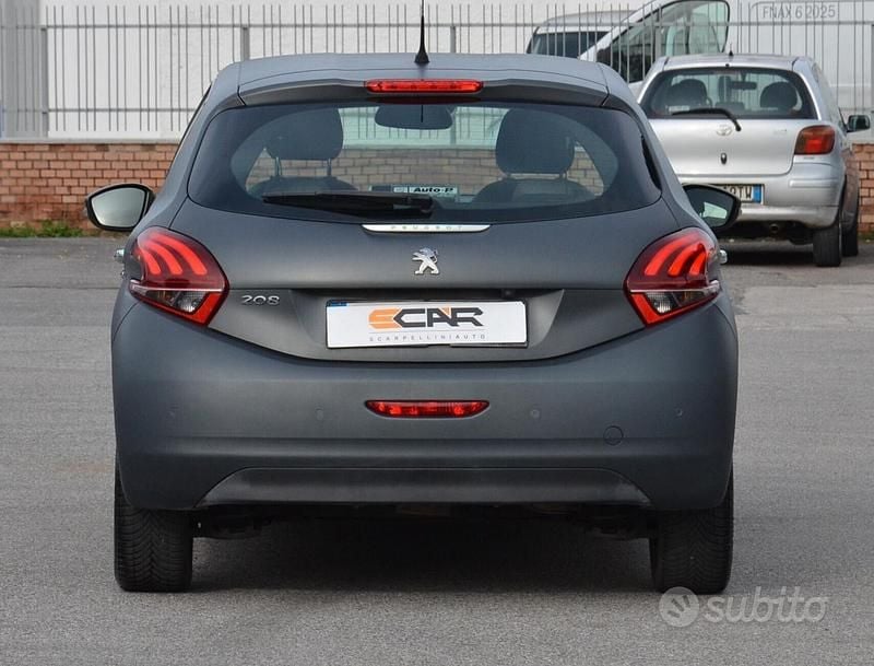 Usata Peugeot 208 Allure 82 CV (60 kW) 2015 Grigio Utilitaria