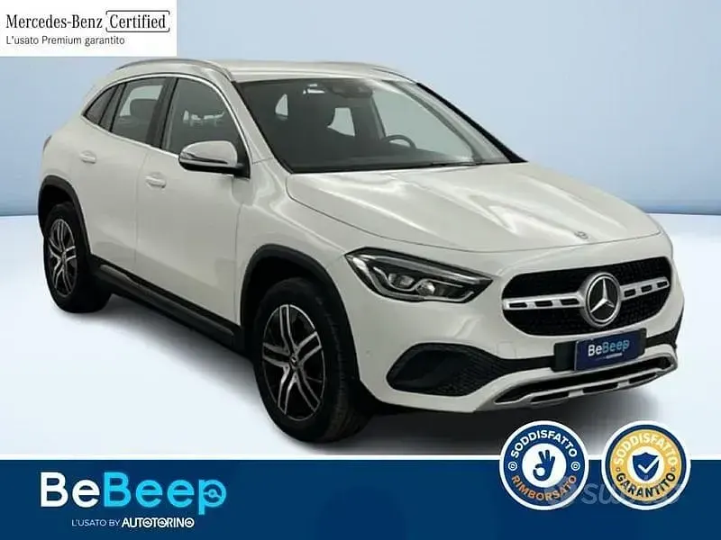 Usata Mercedes GLA200 150 CV (110 kW) 2021 Bianco pastello SUV