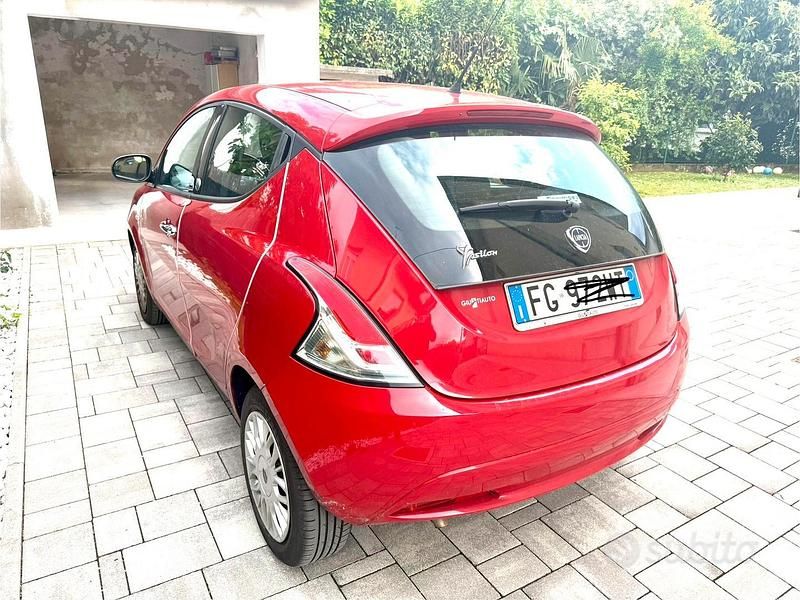 Usata Lancia Ypsilon Silver 69 CV (50 kW) 2017 Utilitaria