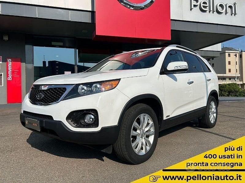 Bianco / pastello Usata 2011 Kia Sorento Active SUV | 8950 € (Cara) - Immagine 1/4