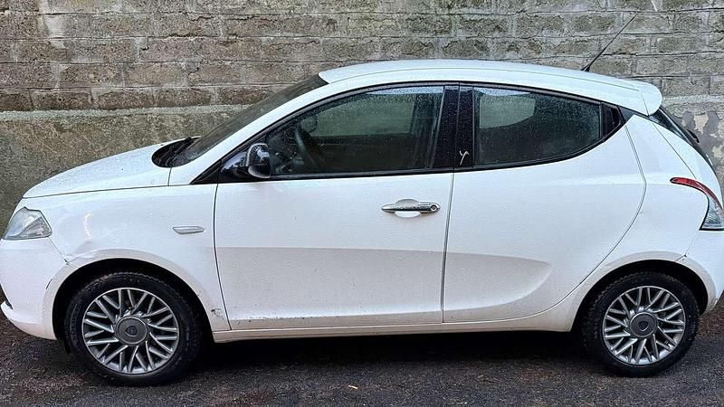 Usata Lancia Ypsilon Silver 69 CV (50 kW) 2012 Utilitaria