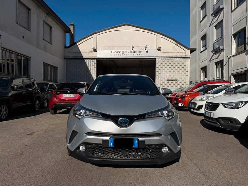 Usata Toyota C-HR Active 97 CV (71 kW) 2017 Argento SUV