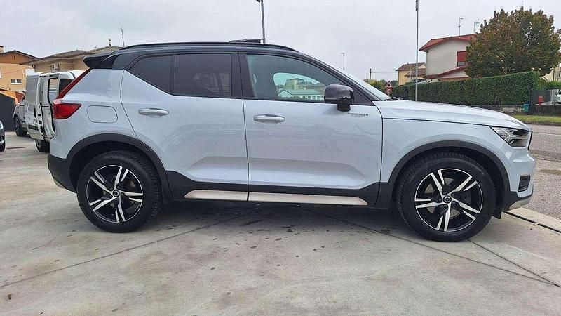 Usata Volvo XC40 R-Design 150 CV (110 kW) 2020 Bianco metallizzato SUV
