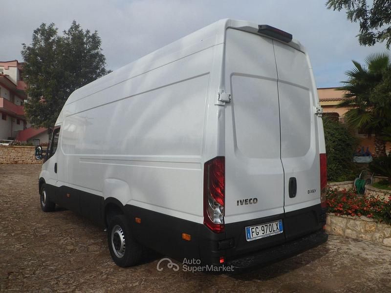 Usata Iveco Daily 160 CV (117 kW) 2017 Bianco Furgone