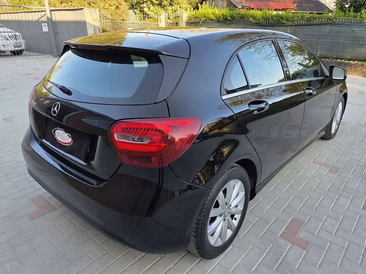 Usata Mercedes A180 Executive 122 CV (89 kW) 2017 Nero Utilitaria