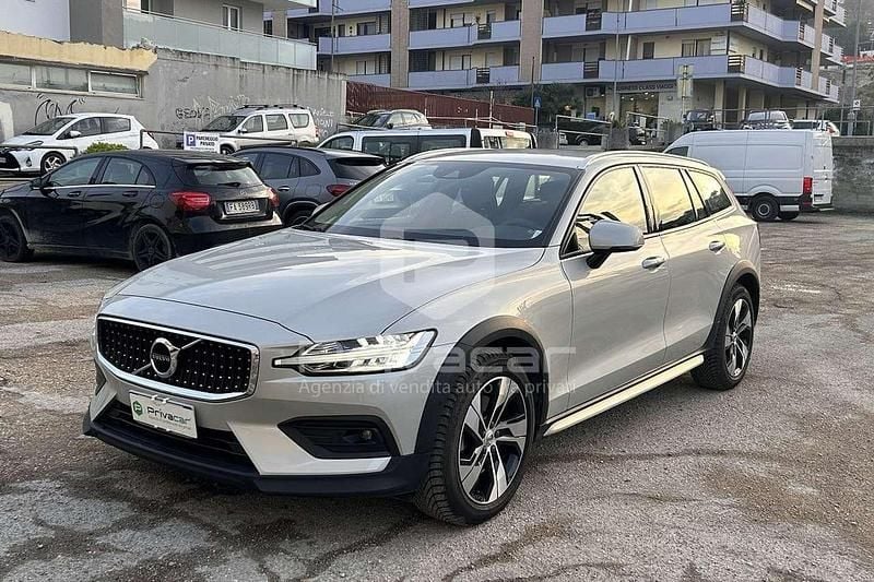 Usata Volvo V60 CC Business Edition 190 CV (139 kW) 2020 Grigio Station wagon