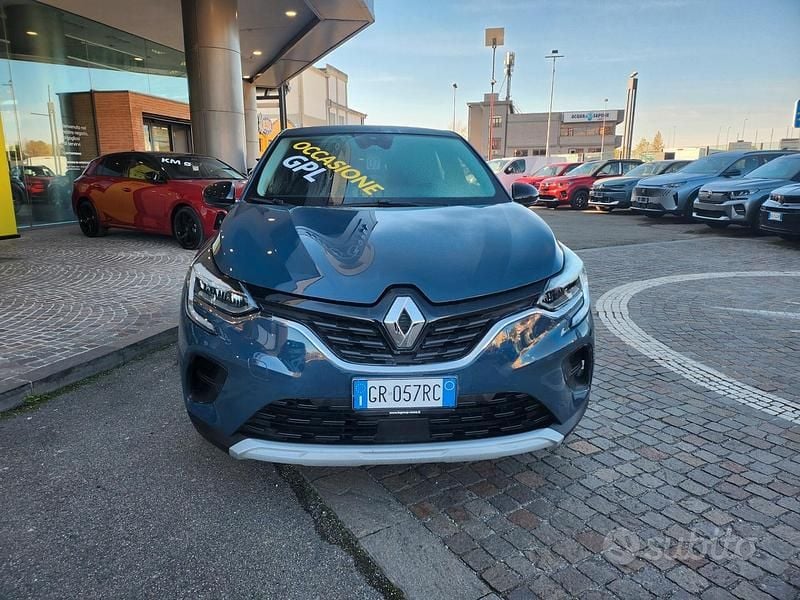 Usata Renault Captur Techno 100 CV (73 kW) 2023 Blu SUV