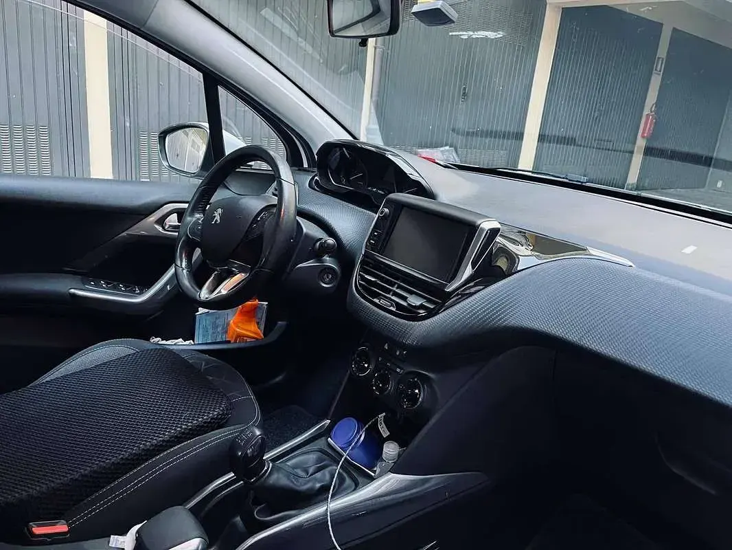 Usata Peugeot 2008 Active 82 CV (60 kW) 2017 Bianco SUV