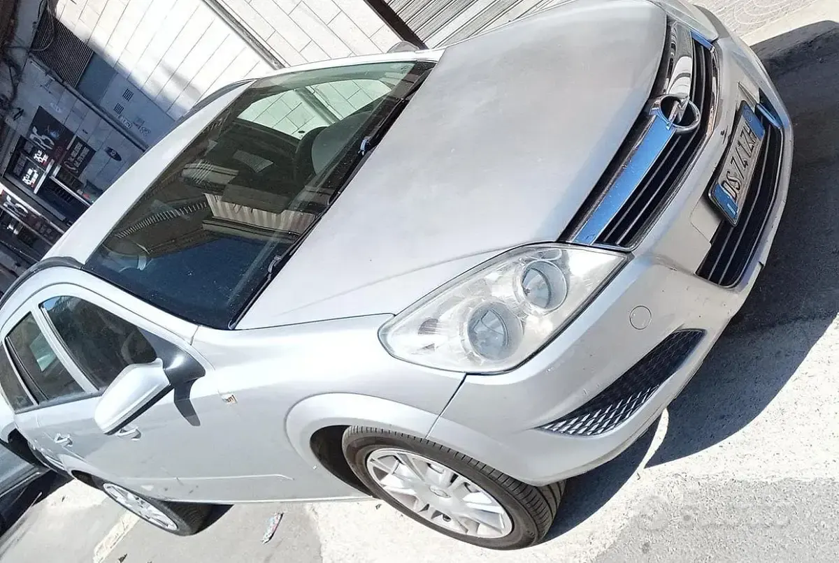 Usata Opel Astra 110 CV (80 kW) 2008 Station wagon