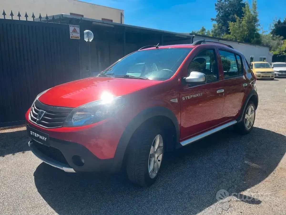 Usata Dacia Sandero Stepway 85 CV (62 kW) 2012 Rosso Utilitaria