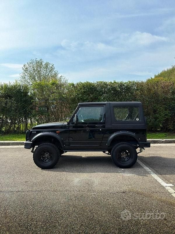 Nero Usata 1997 Suzuki Samurai SUV | 7400 € (Buon prezzo) - Immagine 1/4
