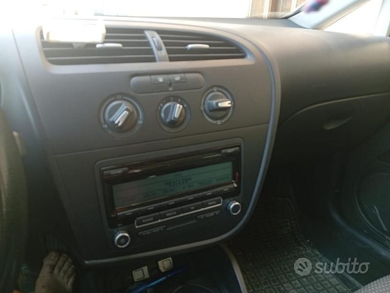 Usata Seat Leon 90 CV (66 kW) 2012 Grigio Utilitaria
