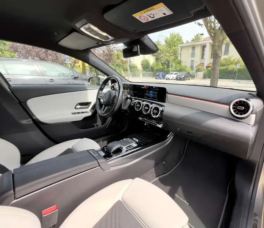 Usata Mercedes A180 Executive 116 CV (85 kW) 2019 Grigio Berlina