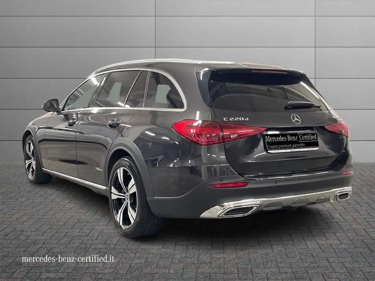 Usata Mercedes C220 Advanced Plus 197 CV (144 kW) 2023 Grigio scuro metallizzato Station wagon