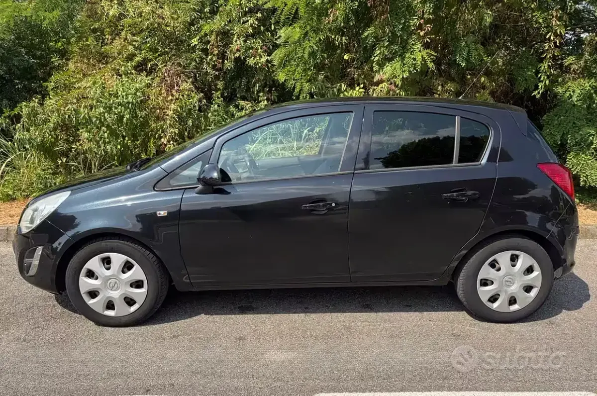 Usata Opel Corsa 86 CV (63 kW) 2013 Nero Utilitaria