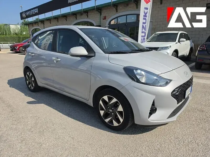 Usata Hyundai i10 67 CV (49 kW) 2023 Grigio Utilitaria