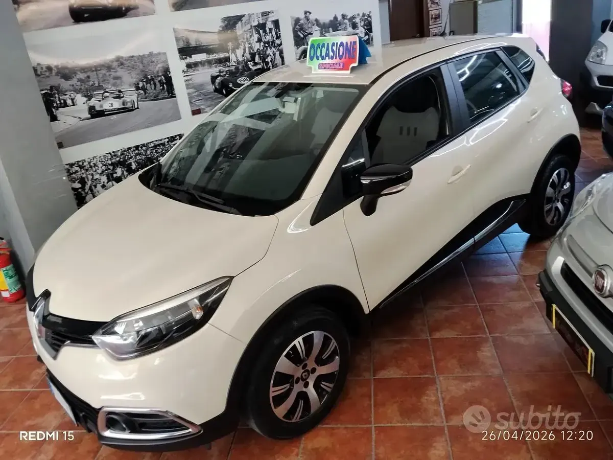 Usado Renault Captur Intens 90 CV (66 kW) 2017 Beige SUV